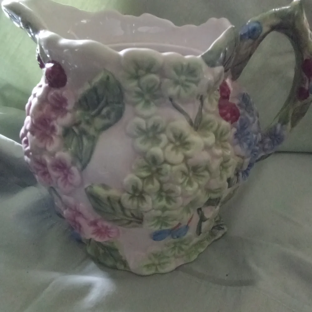 Lovely 3 dimensional shabby chic ceramic pitcher